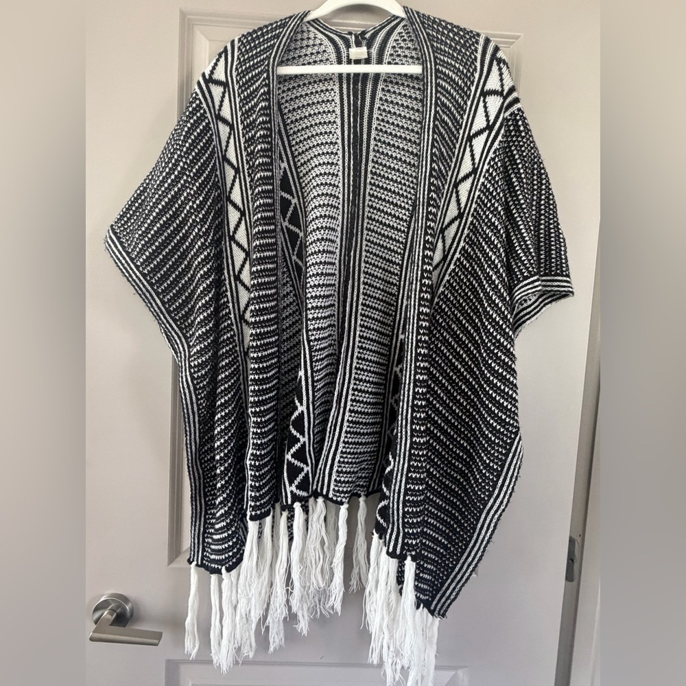 Black and White Geometric Poncho